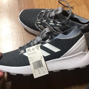 Adidas questar Rise